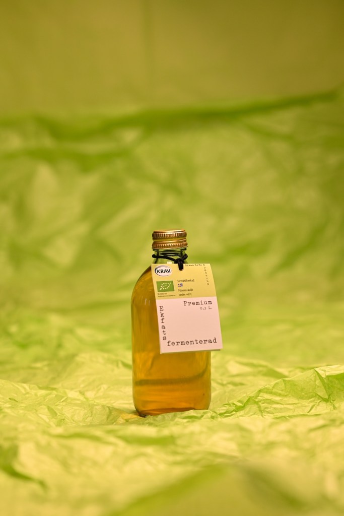 0,3 liters flaska med Green Life Kombuchas ekfatsfermenterade kombucha.