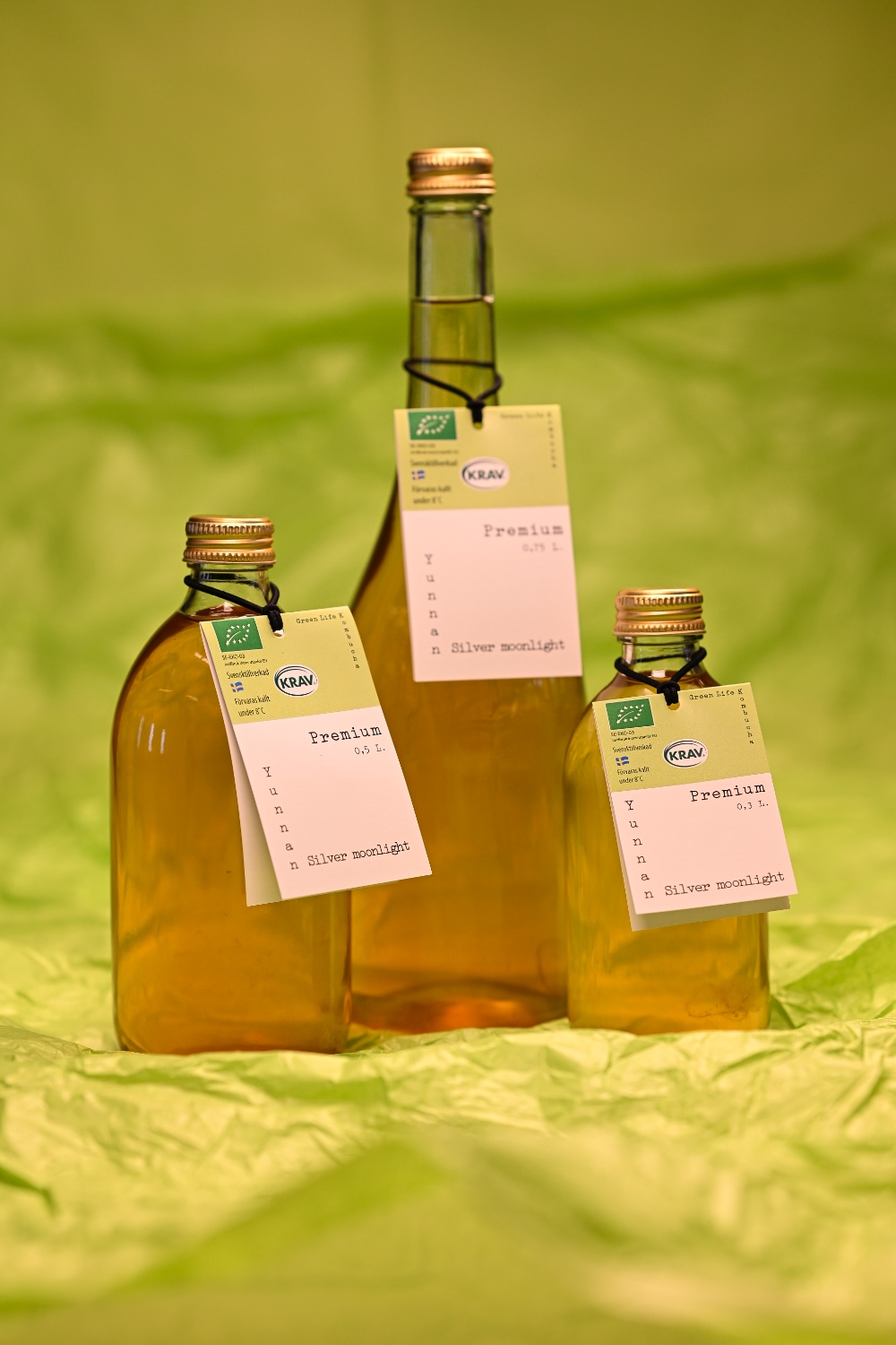 Flaskor med Green Life Kombuchas kombucha Yunnan Silver Moonlight.